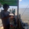 Pantai Kenjeran Dipadati Warga, Mancing Jadi Pelarian Hilangkan Jenuh, Warkop STW Ikut Diserbu