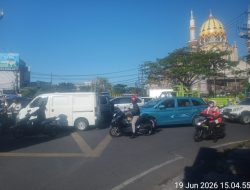 TL Jalan Kedung Cowek Padam, Arus Lalu Lintas Semrawut, Warga Soroti Lambannya Respons Petugas