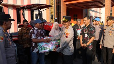 Polresta Pati Serahkan Empat Unit Traktor untuk Kelompok Tani, Dukung Ketahanan Pangan Nasional