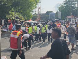 Usai Aksi Damai, Personel Pelayanan Polresta Pati Bersihkan Lokasi