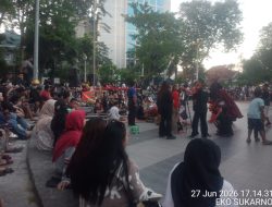 Pagelaran Reog di Taman Bungkul Diserbu Warga, Hiburan Rakyat Dongkrak Omzet Pedagang