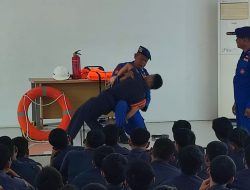 Polairud Pati Bekali 100 Siswa PKL SMKN 2 Rembang dengan Materi Keselamatan Berlayar