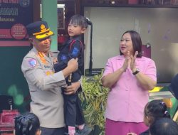 Momen Keakraban Kapolresta Pati dan Ketua Bhayangkari Saat Berbagi Ceria di TK Kemala Bhayangkari