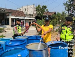 Polresta Pati Beri bantuan Air Bersih Kepada Masyarakat yang Betul Betul Membutuhkan