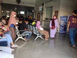 Puskesmas Sidotopo Wetan Dipadati Warga, Pelayanan Tetap Tertib Sistem Antrian Yang Terarah