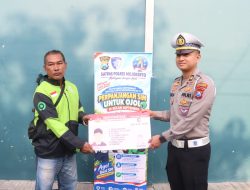 Sambut Hari Lalu Lintas Bhayangkara ke-71, Polres Mojokerto Berbagi Sembako Hingga SIM Gratis untuk Driver Ojol