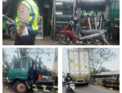 Truk Tabrak Pohon di Greges, Kemacetan Dua Arah Mengular Dugaan Sopir Mengantuk Disorot