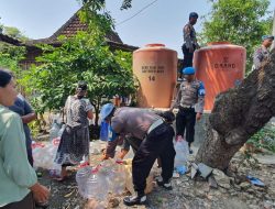 Subbidpaminal Propam Polda Jateng Gandeng Polisi Pati Bantu Warga Gabus, 30 Ribu Liter Air Bersih Disalurkan