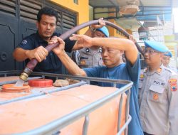 Bakti Sosial Propam Polri, Lima Truk Air Bersih Disalurkan untuk Warga Terdampak Kemarau di Kudus