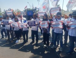 Demo Buruh FSPMI Jatim, Massa Kawal Tuntutan Perlindungan Ketenagakerjaan