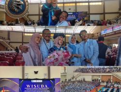 Tangis Haru di Balik Senyum Pak Dalang, Sambut Putri Tercinta Raih Gelar Sarjana Kebidanan.