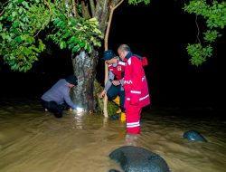 Respons Cepat Tangani Banjir Padang, Polri Kerahkan Personel dan Dirikan Posko Kesehatan