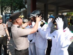 Polisi Bersama Masyarakat: Aksi Simpatik Polres Jember Edukasi Keselamatan Berkendara