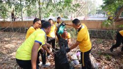 Green Policing, Kapolres Kudus Pimpin Kerja Bakti Bersama Masyarakat di Balai Jagong